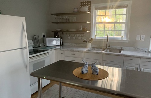 Fentress House | Adorable, detached, carriage guest house in a quiet, wooded setting.