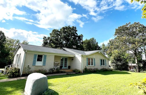 Stokes House | Adorable home with a huge back yard- minutes from Belews Lake. Cozy Hidden Gem