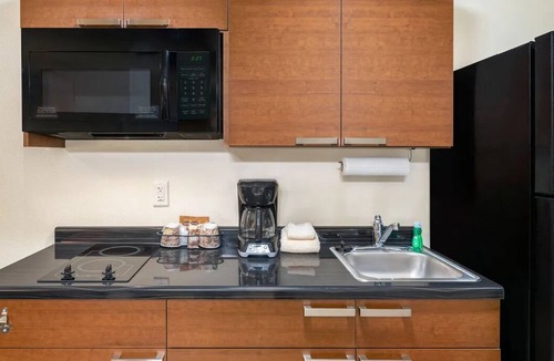 Kalispell Hotel | Adventure Awaits: Room with Kitchen Near Montana Landmarks!