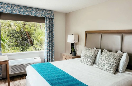 Key Largo Hotel | Adventure & Serenity: Private Sandy Beach, Free Bikes & Paddleboards!