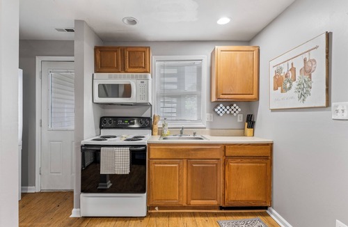 Fredericksburg Apartment | Affordable 2BR/1BA, Walk to Mary Washington, No Cleaning Fee, Pet-Friendly!