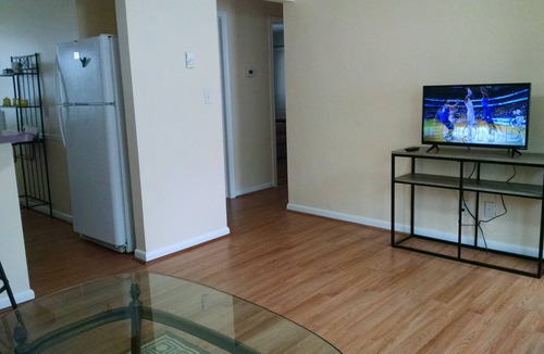 Bayview Apartment | Affordable Beach Vacation 50 Steps from Ocean View Beach