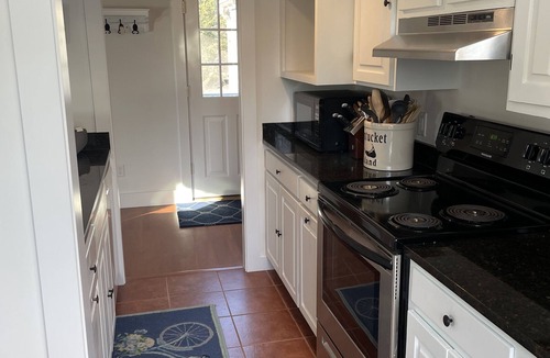 Nantucket Town House | AFFORDABLE, COMFORTABLE & CLEAN Mid-Island South of Town House