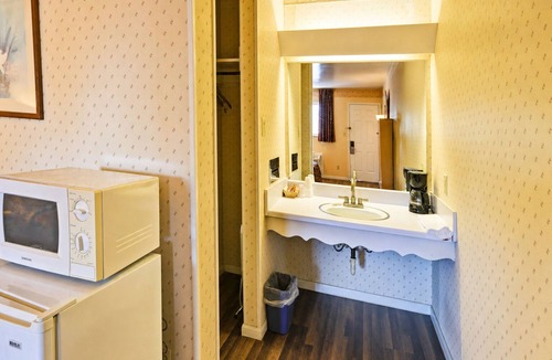 Lewisburg Hotel | Affordable Lewisburg Stop Near I-64 | Free Parking, Close to Dining & Shops