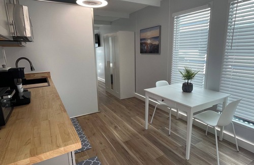 Sailboat Bend Boat Rental | 🚤 Affordable Waterfront Houseboat Oasis in Fort Lauderdale 🌊