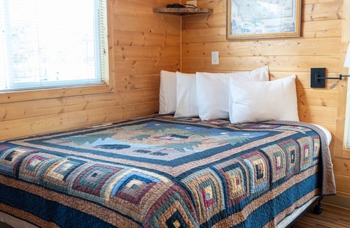 West Glacier Cabin | Aider Cabin West Glacier