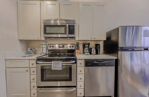 Downtown Boston Apartment | Airy, Pet-friendly, FiDi studio
