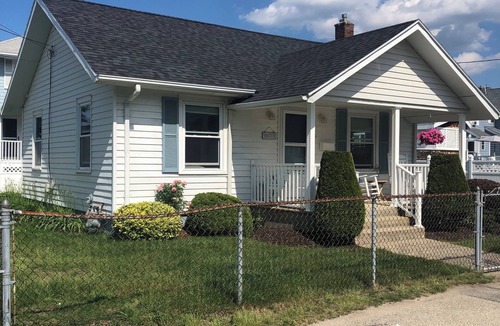 Waveland House | All Season Charming Hull Beach House. ONLY 3 minute walk to Beach!