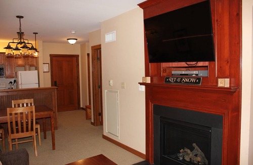 Edray Condo | Allegheny Springs-Village-Slope access w/walkout porch-Free Pool Use, AC