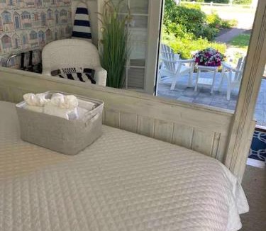 Northwest Harwich Hotel | Allen Harbor Rentals