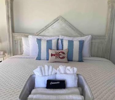 Northwest Harwich Hotel | Allen Harbor Rentals