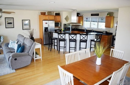 Chincoteague House | Allowaves- Luxury Town Home with Community Pool & Fishing Pier