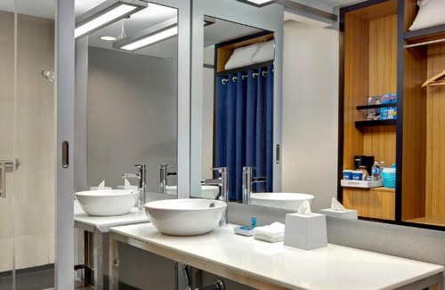 Downtown Brooklyn Hotel | Aloft by Marriott New York Brooklyn