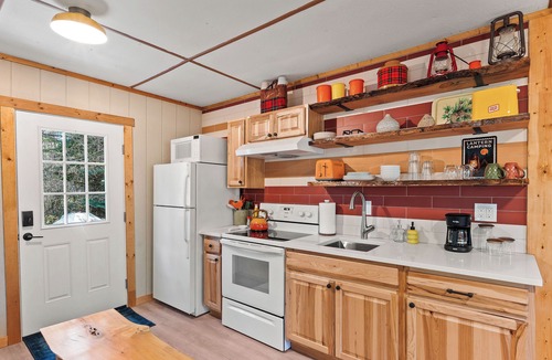 Martin City Cabin | Alpenglow blends rustic Montana character with clean, modern touches. Natural wood, warm textiles, and curated accents create a calm retreat. Unwind after a long day in the park w/100% cotton sheets, a good book, or swap stories at the fire pit.