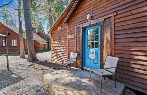 Martin City Cabin | Alpenglow blends rustic Montana character with clean, modern touches. Natural wood, warm textiles, and curated accents create a calm retreat. Unwind after a long day in the park w/100% cotton sheets, a good book, or swap stories at the fire pit.