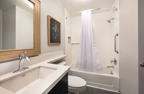 Exchange Place North Hotel | Always a Great Idea To Unwind! 4 Comfortable Units, Close to Statue of Liberty