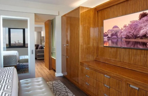 West End House | Always a Great Idea To Unwind! Parking, Onsite Pool, Near The Capitol