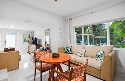 Southwest Coconut Grove House | Amalfi Cottage - 1/1 Tropical Paradise in Grove