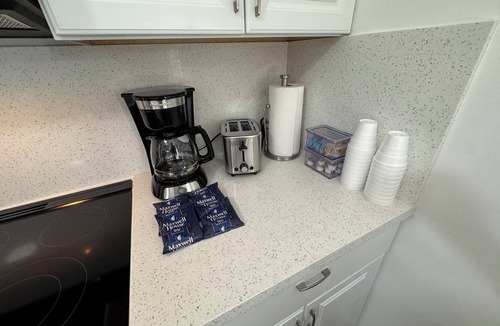 Flagami Apartment | Amazing 1-bedroom apartment in terrific Miami with WiFi, AC