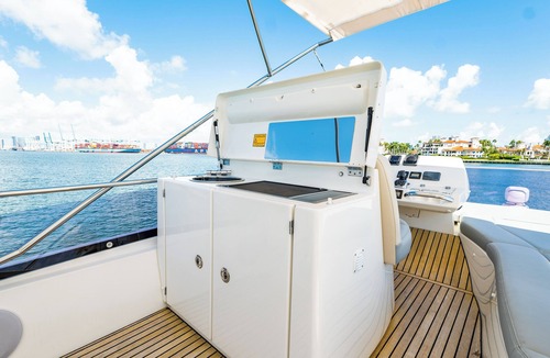 Keystone Point Boat Rental | Amazing 3 bedrooms luxury yacht in North Miami