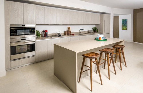 Hollywood South Central Beach Resort | Amazing 3BR Ocean View Suite, Private Balcony, Chef's Kitchen & Walk to Diplomat