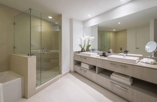 Hollywood South Central Beach Resort | Amazing 3BR Ocean View Suite, Private Balcony, Chef's Kitchen & Walk to Diplomat