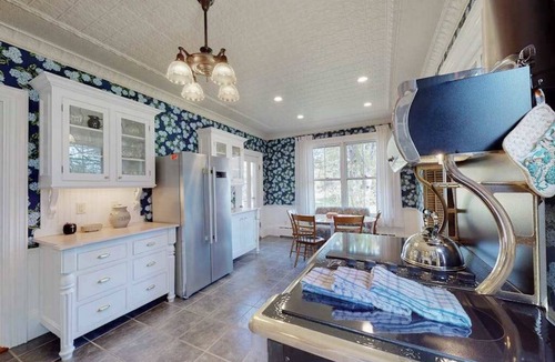 West Dennis House | Amazing and large West Dennis historic home with modern amenities