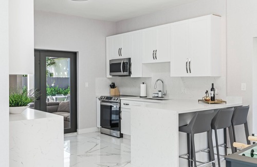 Golden Glades House | Amazing Family Paradise: Playground/BBQ/Pool/Games