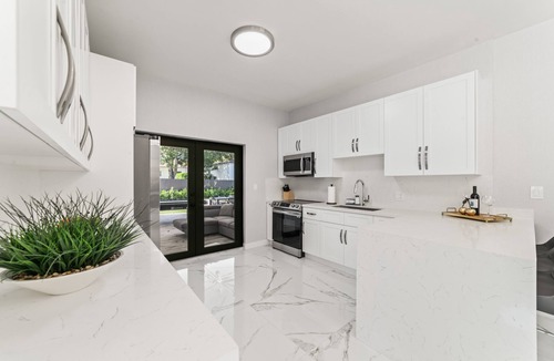 Golden Glades House | Amazing Family Paradise: Playground/BBQ/Pool/Games