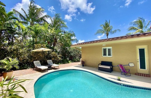 Imperial Point House | Amazing Fort Lauderdale 2BD/2BT+Den with Heated Pool, Close to the Beach!