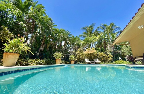 Imperial Point House | Amazing Fort Lauderdale 2BD/2BT+Den with Heated Pool, Close to the Beach!