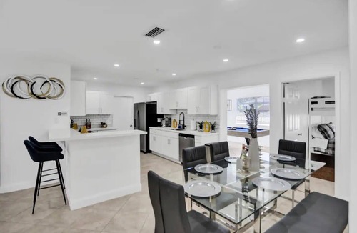 Ives Estates House | Amazing House Pool/Grill/Beach 15 min