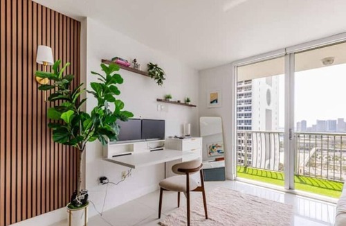 Midtown Apartment | Amazing Modern Condo w Stunning City Views of Miami