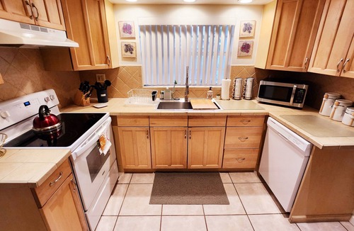 Miramar House | Amazing Spacious 5 Bedroom Pool Home Home Away from Home in Great Location!