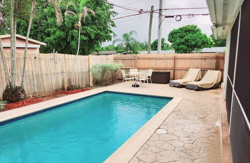 Miramar House | Amazing Spacious 5 Bedroom Pool Home Home Away from Home in Great Location!