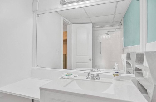 Hallandale Beach Apartment | Amazing Studio/1Bath, Hallandale Beach, Outdoor Pool and Free Parking!