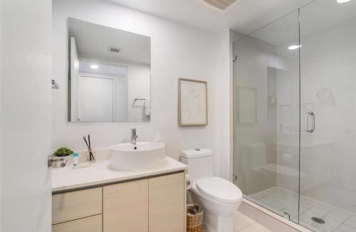 Hallandale Beach Hotel | Amazing Studio with Balcony & Pool