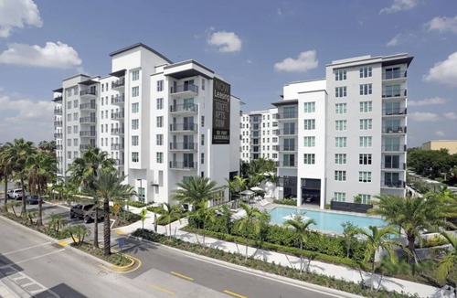 17th Street Causeway Apartment | Amazing updated apartment in hotspot las olas walking distance to everything!