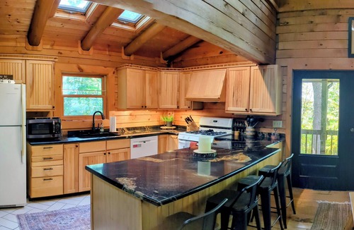 Edray Cabin | Amazing Views! 5-bedroom cabin only 1.5 miles from Snowshoe entrance