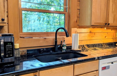 Edray Cabin | Amazing Views! 5-bedroom cabin only 1.5 miles from Snowshoe entrance