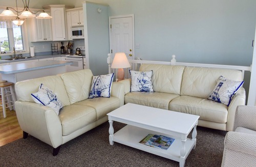 West Dennis House | Amazing views sleeping 14! 6 bedroom duplex steps to South Village beach