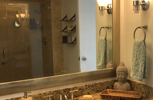 Birch Park Finger Streets Apartment | AMAZING WATERVIEW STEPS FROM BEACH, SHOPPING AND RESTAURANTS
