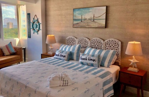 Birch Park Finger Streets Apartment | AMAZING WATERVIEW STEPS FROM BEACH, SHOPPING AND RESTAURANTS