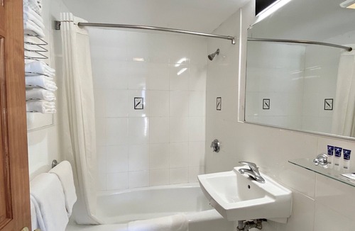 Hyannis Hotel | Americas Best Value Inn & Suites Hyannis Cape Cod