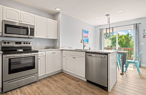 Colington House | Amina's Cottage 3 BR in KDH + Pets Stay Free