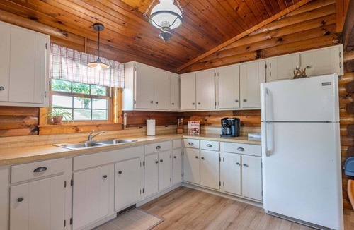 Millersburg House | Amish Country Cabin w/Porch & Views