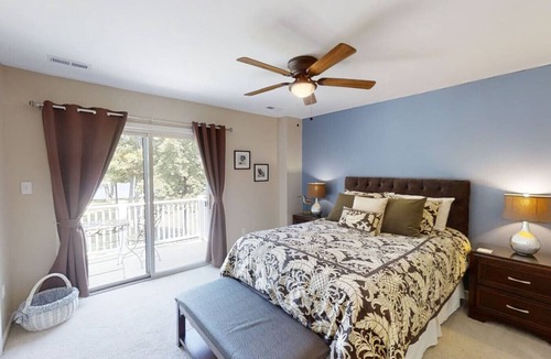 Mineral Villa | Anchor Here- Cozy Waterfront Townhome, Perfect Getaway, Sandy Beach, Boat Slip
