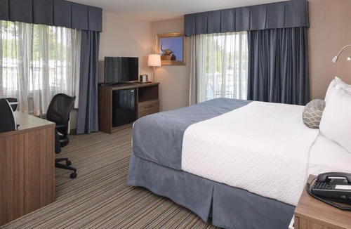 Deale Hotel | Anchored Inn at Hidden Harbor