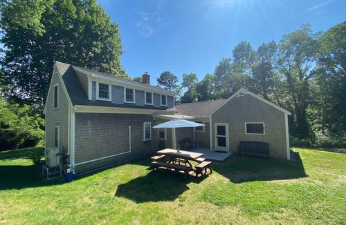 Wellfleet House | Antique Cape In The Cape Cod National Seashore Park Near Gull Pond