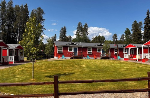 Coram Apartment | Apartment #2 | 10 Min to Glacier Park Entrance, Minutes to Glacier Park!